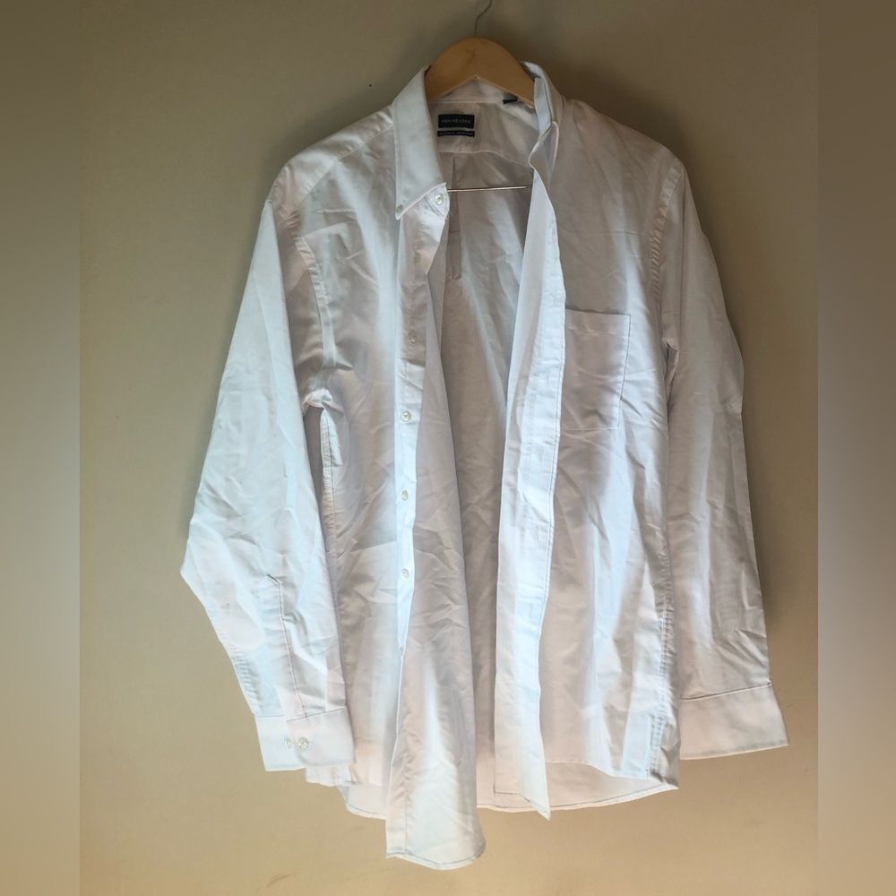 📳 Van Heusen | NWOT Button Up Top